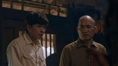 Nếu Tiến Luật được khen diễn xuất, thì Ngô Kiến Huy (bên trái) bị chê tơi tả về khả năng hóa thân trong "Tìm xác: ma không đầu".