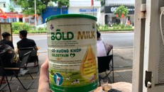 Hộp sữa Bold Milk cơ xương khớp Colostrum do đại diện công ty We Viet United cung cấp.