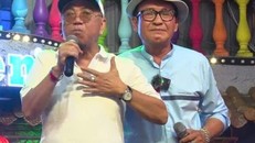 Danh hài Duy Phương (phải) vẫn miệt mài làm nhiều việc kiếm tiền ở tuổi ngoài 70.