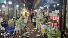 Chợ đầu mối thở dài...!