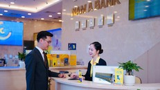Khách hàng giao dịch tại Nam A Bank