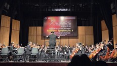 Dàn nhạc HBSO với lực lượng hùng hậu cho đêm diễn - Ảnh: Minh Khang.