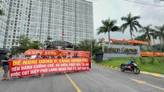 Những lùm xùm tại Khu căn hộ Saigon Gateway khiến cư dân nhiều lần căn băng rôn.