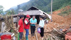 Nhân viên Tập đoàn Vingroup đồng hành cứu trợ đồng bào sau bão Yagi.