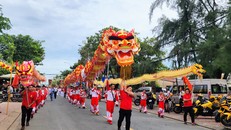 Lễ hội Nghinh Ông Cần Giờ 2025 diễn ra trong không khí trang nghiêm, rực rỡ sắc màu.