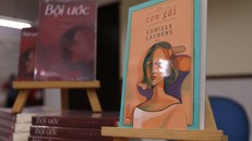 Con gái – là một tác phẩm thú vị và độc đáo trong việc sử dụng liên tục 3 ngôi kể chuyện của Camille Laurens 