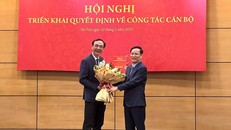 Chủ tịch VCCI - Phạm Tấn Công trao quyết định bổ nhiệm cho đồng chí Nguyễn Linh Anh.