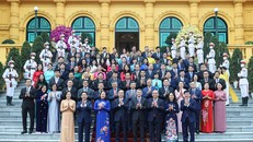 Chủ tịch nước Võ Văn Thưởng với lãnh đạo, cán bộ, công chức, viên chức, người lao động Văn phòng Chủ tịch nước.