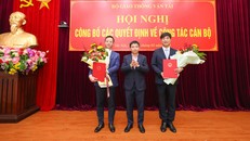 Bộ trưởng Nguyễn Văn Thắng trao quyết định điều động, bổ nhiệm đối với ông Nguyễn Trí Đức và ông Uông Việt Dũng.