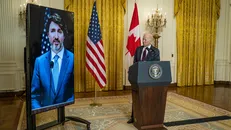 Tổng thống Mỹ Joe Biden và Thủ tướng Canada Justin Trudeau phát biểu chung dưới hình thức trực tuyến năm 2021.