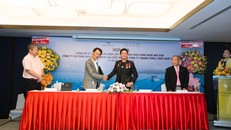 Lễ ký kết hợp tác nuôi cấy ngọc trai theo công nghệ mới giữa Công ty Cổ phần ngọc trai Hoàng Gia (Việt Nam) và Công ty Tanabe Pearl Farm (Nhật Bản).