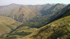 Dãy núi tồn tại lâu năm nhất thế giới có tuổi đời bao nhiêu?