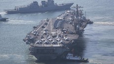 Tàu sân bay Mỹ USS Nimitz tới căn cứ hải quân ở Busan, ngày 2/4/2023.