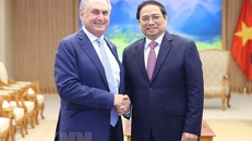 Thủ tướng Phạm Minh Chính tiếp Bộ trưởng Thương mại và Du lịch Australia Don Farrell. Ảnh: Dương Giang/TTXVN.