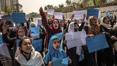 Phụ nữ Afghanistan biểu tình đòi các quyền lợi tại thủ đô Kabul. Ảnh: USIP.