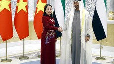 Tổng thống UAE Sheikh Mohamed bin Zayed đón Phó Chủ tịch nước Võ Thị Ánh Xuân. Ảnh: Lâm Khánh/TTXVN.