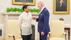 Tổng thống Mỹ Joe Biden (phải) và người đồng cấp Philippines Ferdinand Marcos Jr. tại cuộc gặp ở Washington, DC ngày 1/5/2023.