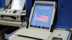Hệ thống bầu cử trên máy tại Mỹ. Ảnh: Reuters.