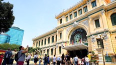 Đoàn khách quốc tế đến thăm Thành phố Hồ Chí Minh dịp Tết Nguyên đán Quý Mão 2023. Ảnh: Hồng Đạt/TTXVN.