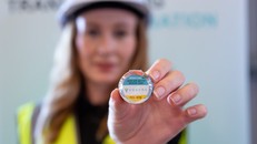 Vaccine dạng miếng dán. Ảnh: The Australian.