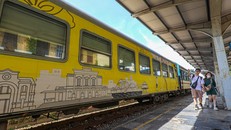 Tàu hỏa chặng Hà Nội-Hải Phòng hút khách du lịch