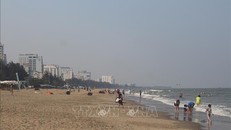 Một góc bãi biển Sầm Sơn. 