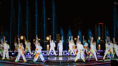 Thu Minh miệt mài tập luyện trong đêm tổng duyệt tối 7/7.