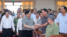 Thủ tướng Phạm Minh Chính tiếp xúc cử tri Cần Thơ sau kỳ họp thứ 5 Quốc hội khóa XV sáng 8/7 - Ảnh: VGP/Nhật Bắc.