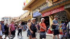Du khách quốc tế quan tâm tới Việt Nam sau chính sách visa điện tử mới