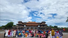 120 thanh thiếu niên, sinh viên, kiều bào đang sinh sống, học tập tại 26 quốc gia, vùng lãnh thổ trên thế giới tham gia Trại hè Việt Nam 2023 tại vùng đất Cố đô Huế.