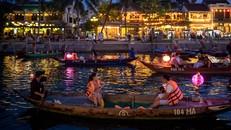 Hội An về đêm. Ảnh: SCMP.