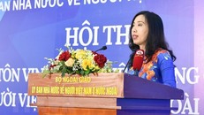 Thứ trưởng Bộ Ngoại giao Lê Thị Thu Hằng, Chủ nhiệm Ủy ban Nhà nước về Người Việt Nam ở Nước ngoài phát biểu tại Hội thảo. Ảnh: TTXVN.