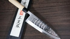 Sản phẩm điêu khắc chìm trên dao Sakai.