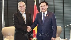 Chủ tịch Quốc hội Vương Đình Huệ tiếp Chủ tịch Hội hữu nghị Bulgaria - Việt Nam Simeon Dimchev. Ảnh: Doãn Tấn/TTXVN.