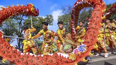 Sôi động Carnaval Thu Hà Nội trên Phố đi bộ Hồ Hoàn Kiếm