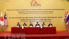 Các đại biểu chủ trì hội nghị.