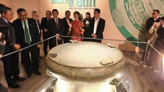 Trưng bày chuyên đề "Âm vang Đông Sơn"