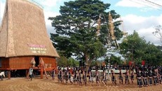 Trưng bày di sản văn hóa cồng chiêng Tây Nguyên và nghệ thuật xòe Thái