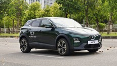 Chủ xe VF 6 đầu tiên bất ngờ với tốc độ bàn giao của VinFast