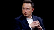 Elon Musk trượt vị trí người giàu nhất thế giới