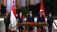 Ông Lawrence Wong (thứ 2, trái) tuyên thệ nhậm chức Thủ tướng Singapore ngày 15/5/2024. Ảnh: AFP.