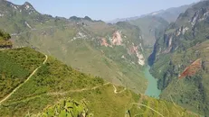 Công viên Địa chất toàn cầu Cao nguyên đá Đồng Văn là một trong 61 địa điểm tiềm năng được quy hoạch trở thành Khu Du lịch Quốc gia. Ảnh: TTXVN.