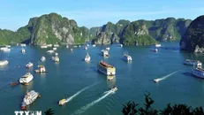 Du thuyền trên vịnh Hạ Long. Ảnh: Minh Đức.