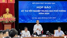 Thứ trưởng Bộ GD&ĐT Phạm Ngọc Thưởng, Trưởng ban chỉ đạo cấp quốc gia Kỳ thi chủ trì họp báo. Ảnh: Ngọc Phạm.