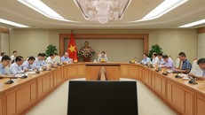 Phó Thủ tướng Trần Hồng Hà giao Bộ Tài chính sớm nghiên cứu hệ thống thuế carbon tương thích với các nước, theo nguyên tắc đối đẳng. Ảnh: VGP/Minh Khôi.