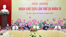 Đoàn Chủ tịch điều hành hội nghị. Ảnh: Minh Đức/TTXVN.