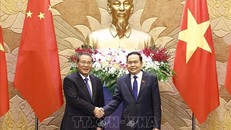 Chủ tịch Quốc hội Trần Thanh Mẫn hội kiến Thủ tướng Trung Quốc Lý Cường. Ảnh: Doãn Tấn/TTXVN.