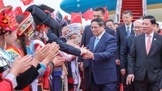 Thủ tướng Phạm Minh Chính và Đoàn đại biểu cấp cao Việt Nam tới sân bay quốc tế Trường Thủy (thành phố Côn Minh, tỉnh Vân Nam, Trung Quốc), bắt đầu chuyến công tác tham dự Hội nghị Thượng đỉnh GMS, Hội nghị Cấp cao ACMECS, Hội nghị Cấp cao CLMV và làm việc tại Trung Quốc. Ảnh: VGP/Nhật Bắc.