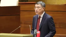 Ông Lê Minh Hưng, Ủy viên Bộ Chính trị, Bí thư Trung ương Đảng, Trưởng Ban Tổ chức Trung ương trình bày các nội dung chính, trọng tâm việc triển khai tổng kết Nghị quyết số 18-NQ/TW ngày 25/10/2017 của Ban Chấp hành Trung ương Đảng khóa XII "Một số vấn đề về tiếp tục đổi mới, sắp xếp tổ chức bộ máy của hệ thống chính trị tinh gọn, hoạt động hiệu lực, hiệu quả." Ảnh: Phương Hoa/TTXVN.