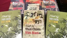 Bộ sách Nhật ký thời chiến Việt Nam. Ảnh: Thanh Vũ/TTXVN.